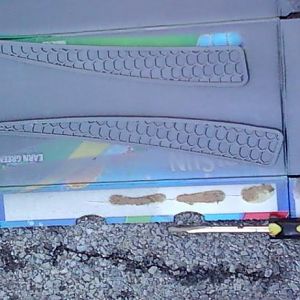 side scoop painted  dark gray.