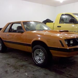 83 STANG BEFORE MOTOR N TRANNY INSTALL  sorry bout my rumble bee in the back lol like i said in the back.