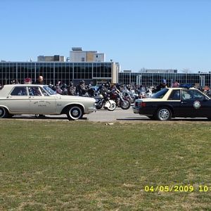 these pics DONT do it much justice but, there were OVER 800 bikes behind us..very cool