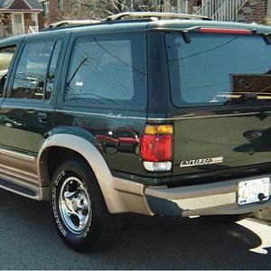 after 5 saturdays and sundays of detailing it looked like this (before my new tail lights and ford decal)