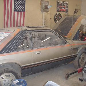 body is 80 to 90%. all the rust is on the passenger side front fender.. surface rust.