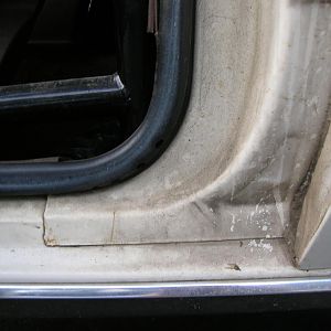 Clean inside doors..no rust