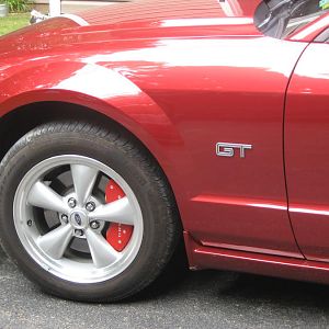 Mustang   caliper covers (2)