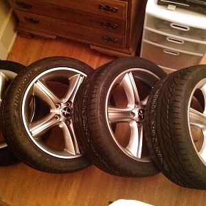 Hankook Ventus V12 Evo rubber is on the new wheels all ready for spring! Can't wait to see how these things look.