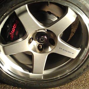 18" wheels with 6 piston wilwoods