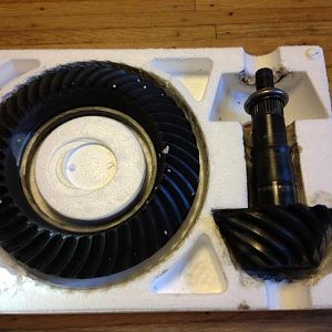 3.31 gears thanks to member KHvistagt. Will be having Vanstrom install these shortly.