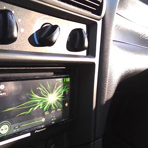 pioneer avhx1500 dvd freshly installed amazing! comes with remote and wireless av input pandora all sorts of intresting stuff