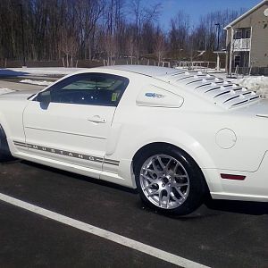 255/40R19 Front and 285/35R19 rear wheels on AMR rims added today