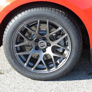 Front Wheel-American Muscle 18x9
Front Tire-Sumitomo 255/45
Front Rotor-Power Stop Cross-Drilled 13"