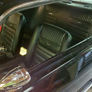 Shelby Bullet mirrors, Pony Interior, Cobra Racing lap belts