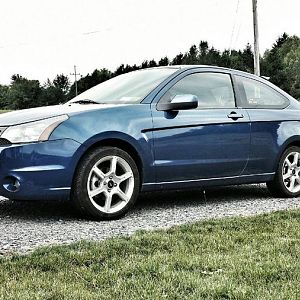 '04 SVT Focus wheels added w/ 5mm spacers up front to clear the calipers. Now to find some 20mm spacers for the rear.