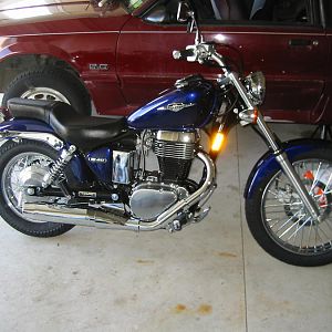 wife's cruiser 2007 Suzuki S40 . . . . . .shitbox2 being assembled in the background